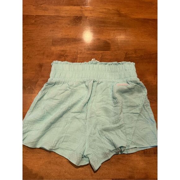 Woman’s simply southern high rise shorts size M/L - Picture 4 of 5